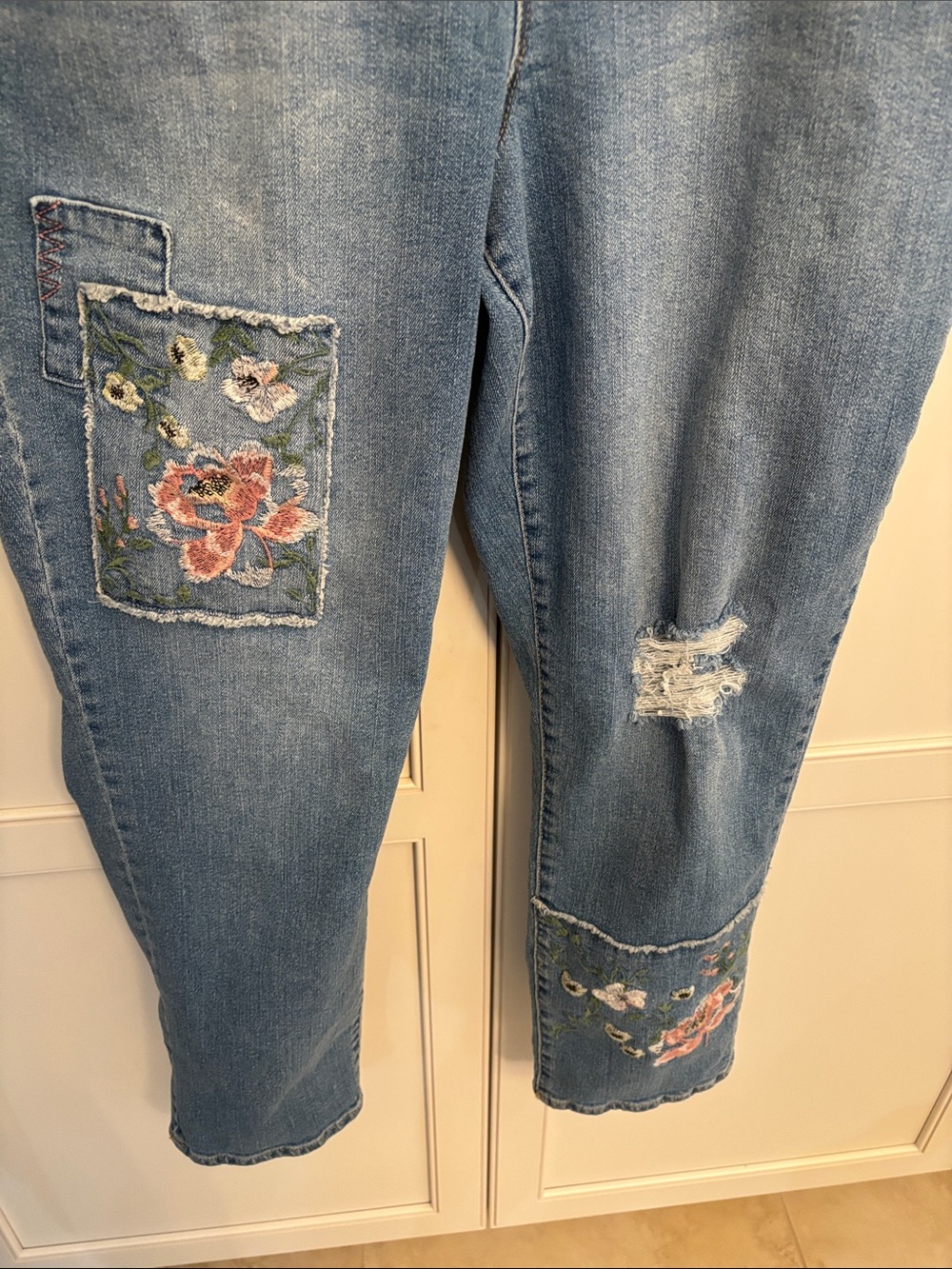 Style & Co. Light Blue Embroidered Boyfriend Jeans NWOT - Picture 3 of 3